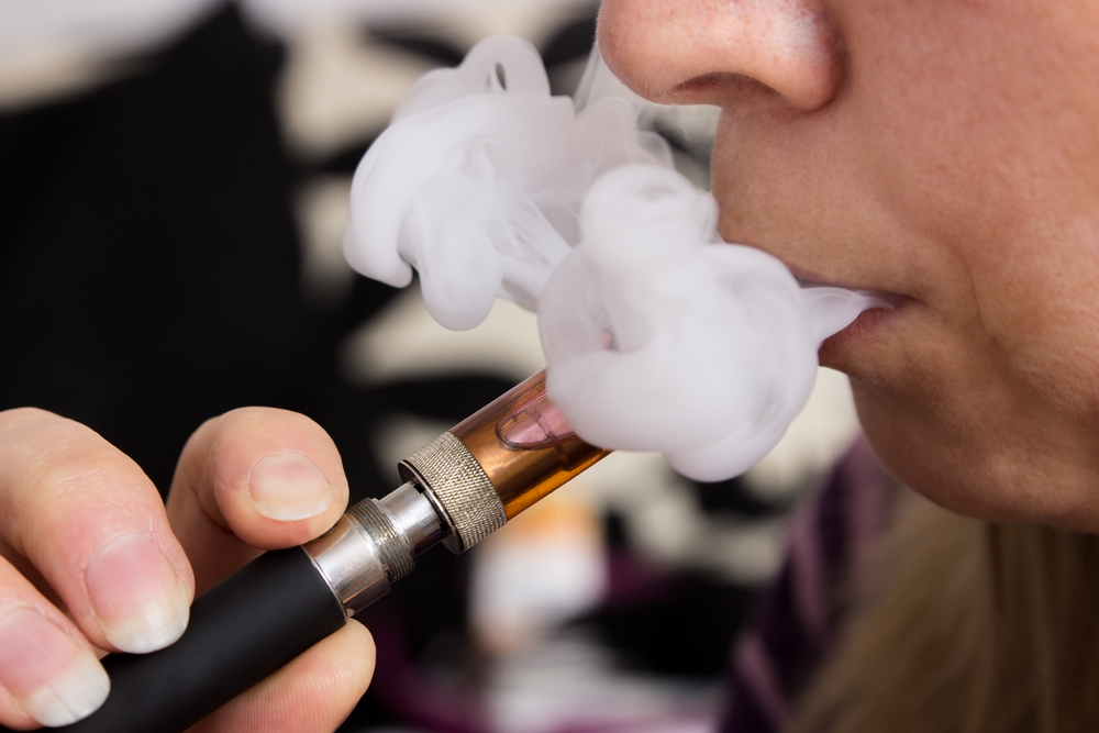 Elektronické cigarety - kouření. Zdroj foto: Tibanna79 / Shutterstock.com