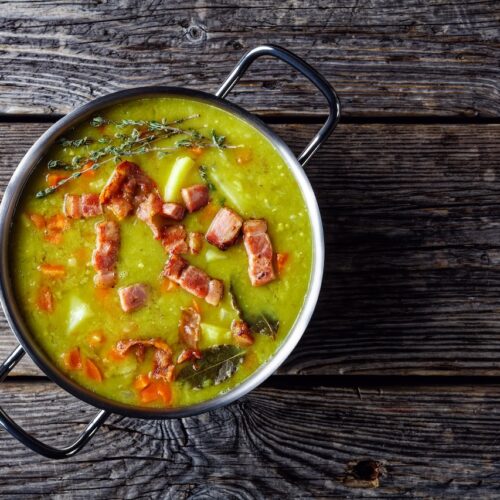 Uzená polévka s bramborami a kroupami – Tradiční recept